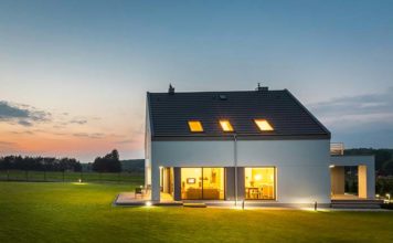 Cena montażu rynien i rur spustowych – na jaką trzeba się przygotować? rynna