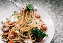 Jak zrobić spaghetti Napoli?