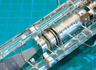 Czym się różni emiter dźwięku od petardy?