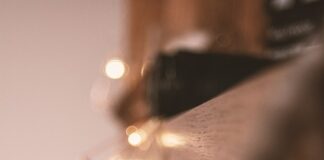 Jak podłączyć ledy z telefonem nous?