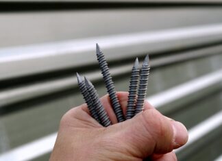 Na czym mocować winogrona?